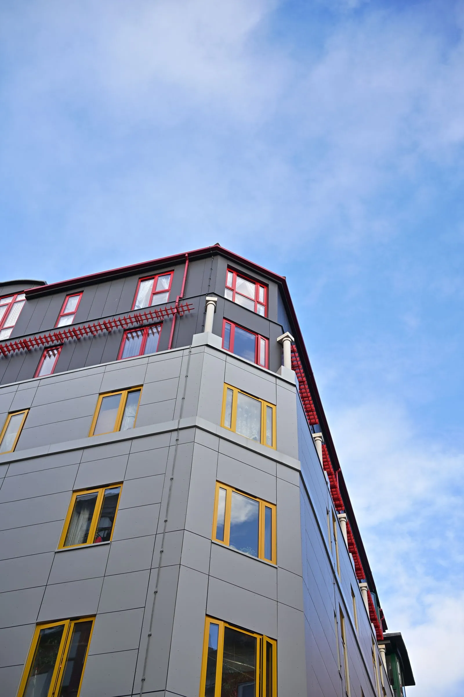 Wohngebäude mit Balkonen